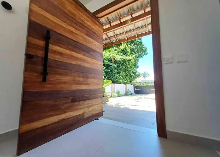 Linda Casa Em Condominio Fechado