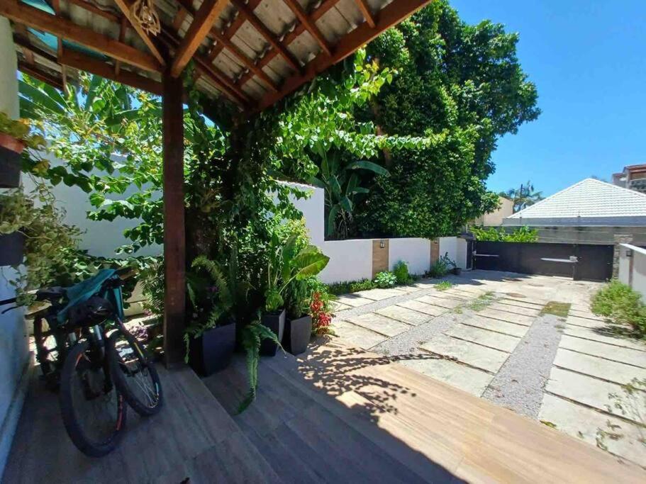 Linda Casa Em Fechado