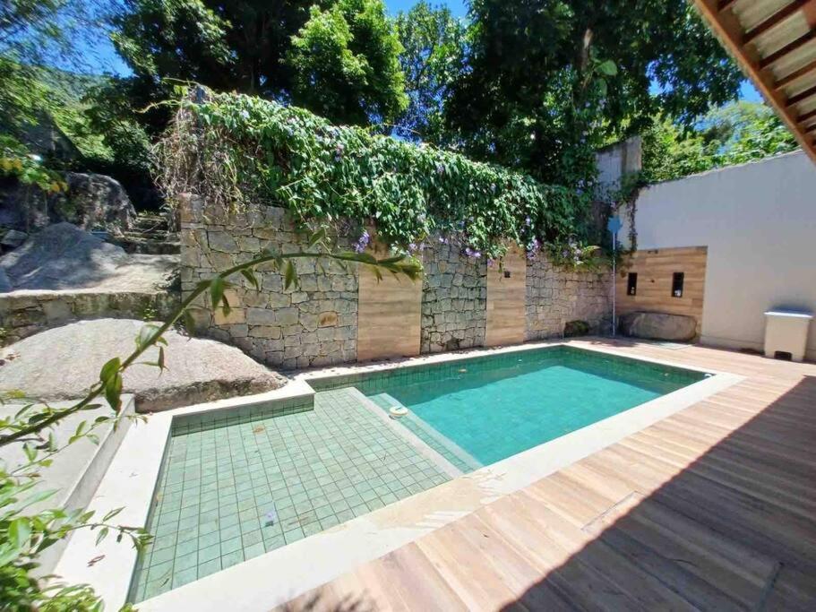 Linda Casa Em Fechado * Rio de Janeiro